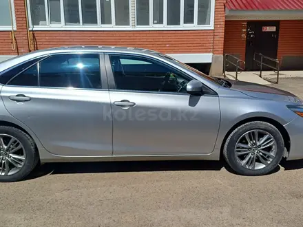 Toyota Camry 2015 года за 5 600 000 тг. в Уральск – фото 3