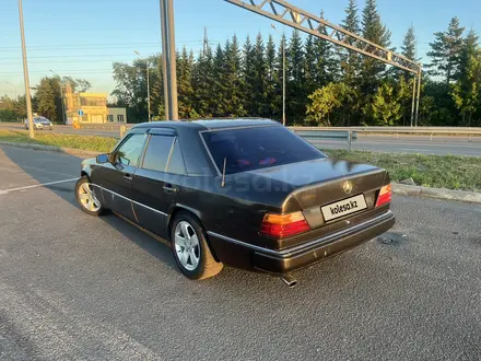 Mercedes-Benz E 200 1993 года за 2 500 000 тг. в Петропавловск – фото 5