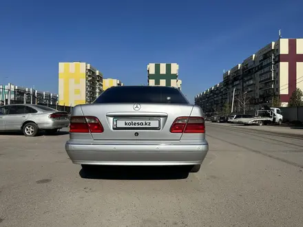 Mercedes-Benz E 320 2000 года за 5 950 000 тг. в Алматы – фото 2