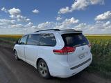 Toyota Sienna 2013 года за 8 500 000 тг. в Актобе – фото 2