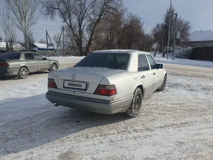 Mercedes-Benz E 220 1994 года за 1 700 000 тг. в Алматы – фото 3