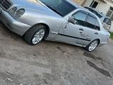 Mercedes-Benz E 230 1995 года за 2 300 000 тг. в Астана – фото 4