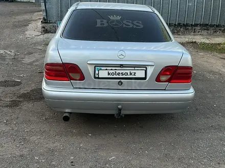 Mercedes-Benz E 230 1995 года за 2 300 000 тг. в Астана – фото 3