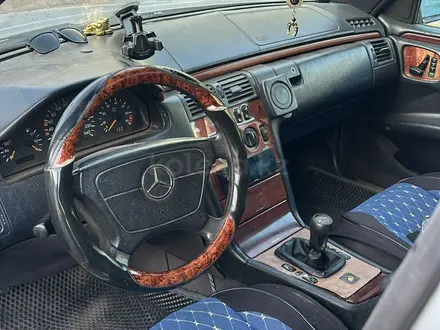 Mercedes-Benz E 230 1995 года за 2 300 000 тг. в Астана – фото 6