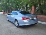 Chevrolet Malibu 2018 года за 7 000 000 тг. в Атырау – фото 2