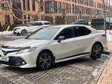 Toyota Camry 2020 года за 14 958 000 тг. в Алматы – фото 2