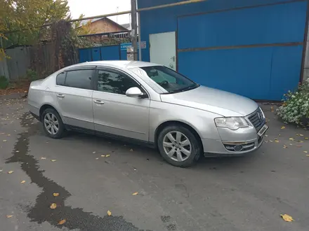 Volkswagen Passat 2005 года за 3 500 000 тг. в Алматы – фото 3