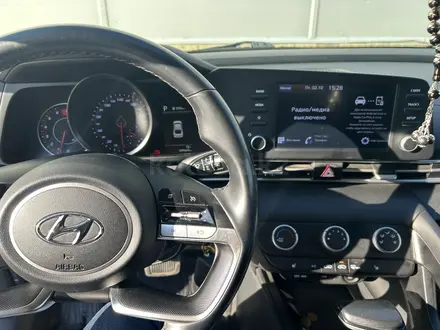 Hyundai Elantra 2022 года за 7 950 000 тг. в Астана – фото 35