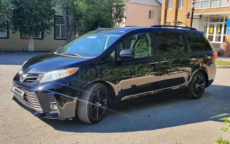 Toyota Sienna 2016 года за 13 000 000 тг. в Атырау