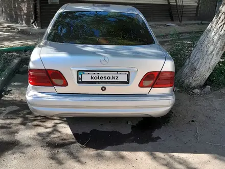 Mercedes-Benz E 230 1996 года за 2 500 000 тг. в Жезказган – фото 2