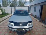 Volkswagen Passat 1998 годаfor2 700 000 тг. в Семей