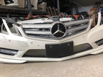 Бампер передний на Мерседес W207 AMG за 1 000 тг. в Алматы