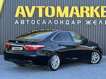 Toyota Camry 2015 года за 8 000 000 тг. в Актобе – фото 4