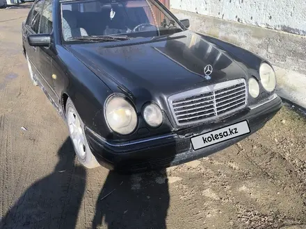 Mercedes-Benz E 320 1998 года за 2 600 000 тг. в Талгар – фото 2