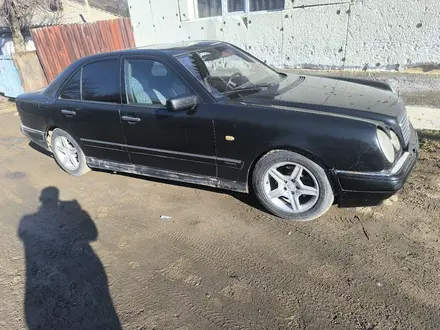 Mercedes-Benz E 320 1998 года за 2 600 000 тг. в Талгар – фото 3