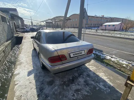 Mercedes-Benz E 280 1999 года за 2 400 000 тг. в Шолаккорган – фото 4