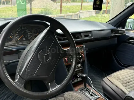 Mercedes-Benz E 280 1993 года за 1 800 000 тг. в Алматы – фото 2