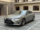 Lexus ES 300h 2019 года за 17 500 000 тг. в Алматы – фото 3