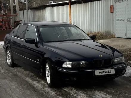 BMW 528 1998 года за 3 500 000 тг. в Алматы