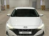 Hyundai Elantra 2022 года за 9 850 000 тг. в Астана – фото 2