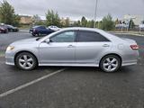 Toyota Camry 2011 года за 5 800 000 тг. в Уральск – фото 2