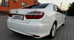 Toyota Camry 2014 года за 10 900 000 тг. в Актобе – фото 2