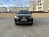 Volkswagen Touareg 2015 года за 15 500 000 тг. в Астана – фото 2