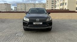 Volkswagen Touareg 2015 года за 13 700 000 тг. в Астана – фото 2