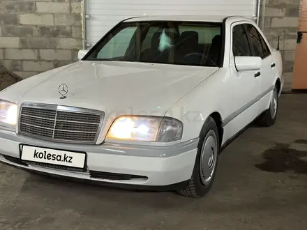 Mercedes-Benz C 180 1996 года за 2 000 000 тг. в Атбасар