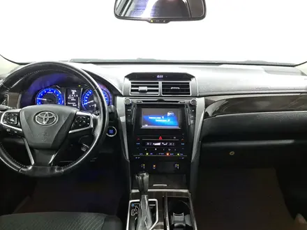 Toyota Camry 2016 года за 8 690 000 тг. в Актобе – фото 13