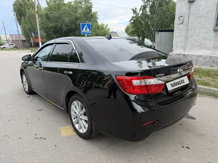 Toyota Camry 2014 года за 9 800 000 тг. в Костанай – фото 12