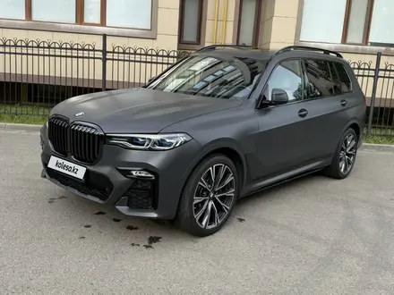 BMW X7 2022 года за 55 000 000 тг. в Уральск