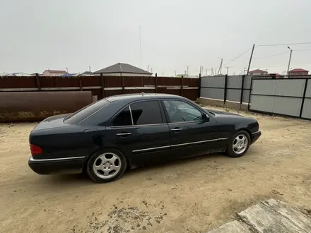 Mercedes-Benz E 320 1999 года за 4 200 000 тг. в Атырау – фото 7