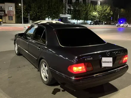 Mercedes-Benz E 320 1999 года за 4 200 000 тг. в Атырау – фото 8