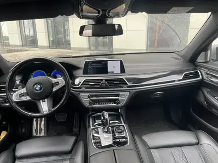 BMW M760 2017 года за 33 000 000 тг. в Астана