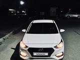 Hyundai Accent 2019 года за 5 900 000 тг. в Актобе – фото 2