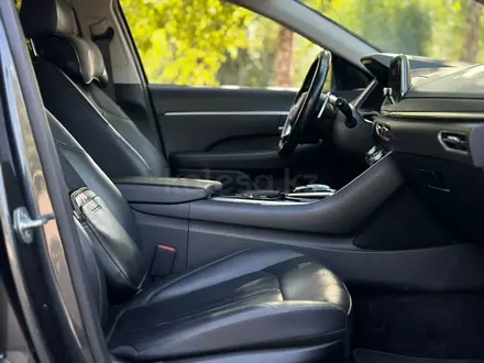 Hyundai Sonata 2019 года за 9 900 000 тг. в Алматы – фото 12