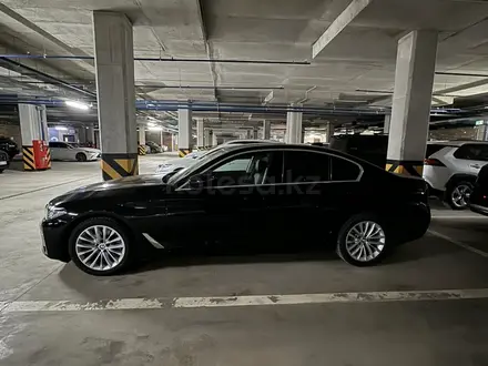 BMW 520 2021 года за 25 000 000 тг. в Атырау – фото 4