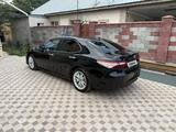 Toyota Camry 2019 года за 12 700 000 тг. в Алматы – фото 5