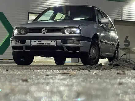 Volkswagen Golf 1993 года за 900 000 тг. в Актобе – фото 2