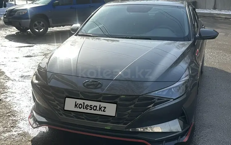 Hyundai Elantra 2023 года за 9 900 000 тг. в Алматы