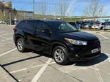Toyota Highlander 2015 года за 11 500 000 тг. в Актау