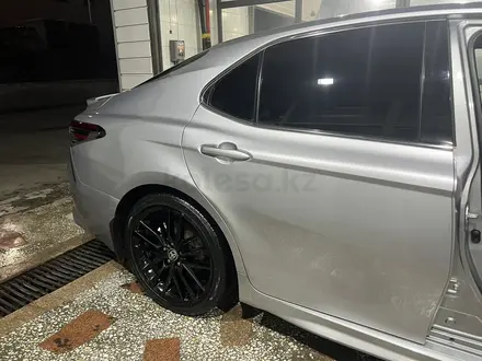 Toyota Camry 2020 года за 12 000 000 тг. в Алматы – фото 3