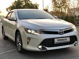 Toyota Camry 2017 года за 13 400 000 тг. в Шымкент – фото 3