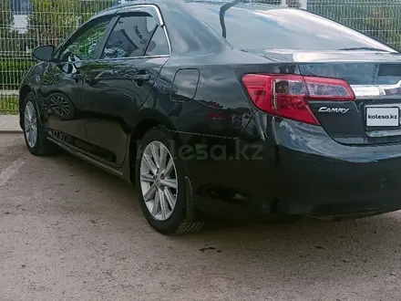 Toyota Camry 2014 года за 8 500 000 тг. в Актобе – фото 2