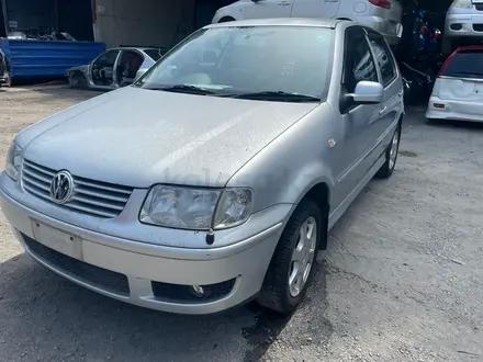 Фара фонарь оригинал Volkswagen polo за 35 000 тг. в Астана