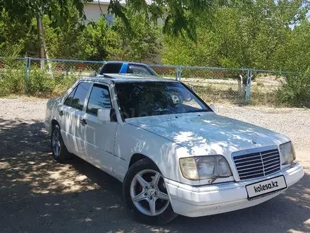 Mercedes-Benz E 220 1994 года за 2 500 000 тг. в Жаркент – фото 3