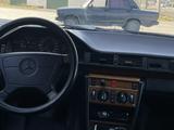 Mercedes-Benz E 280 1993 года за 2 440 000 тг. в Туркестан – фото 2