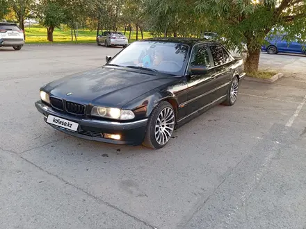 BMW 735 1998 года за 3 100 000 тг. в Астана – фото 2