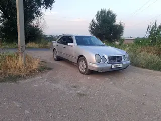 Mercedes-Benz E 320